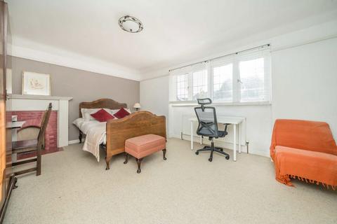 3 bedroom detached house for sale, Surbiton Hill Park, Surbiton KT5