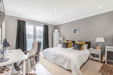88 Elmbridge Avenue, Surbiton, KT5 9HA