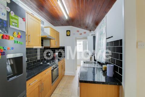 2 bedroom house to rent, Napier Road, Croydon, CR2