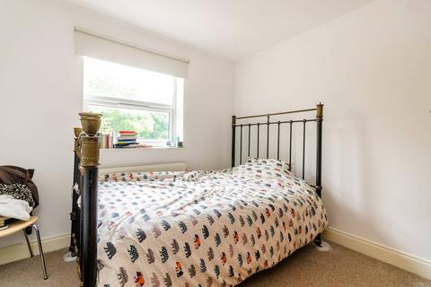 2 bedroom flat to rent, Central Hill, Crystal Palace, London, SE19