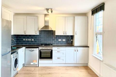 2 bedroom ground floor flat to rent, Forest Drive East, London E11