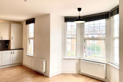 2 bedroom ground floor flat to rent, Forest Drive East, London E11