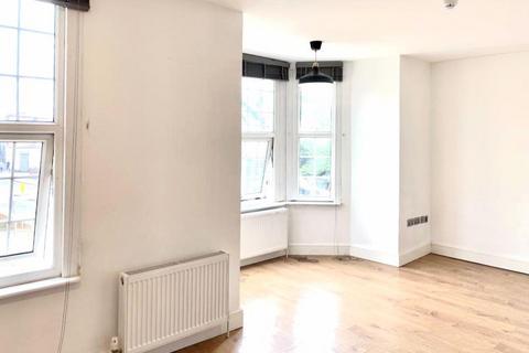 2 bedroom ground floor flat to rent, Forest Drive East, London E11