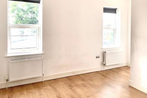 2 bedroom ground floor flat to rent, Forest Drive East, London E11