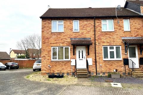 3 bedroom end of terrace house to rent, Ennerdale Close, Feltham