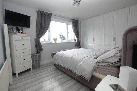 6 Heaton Way, Tiptree, Colchester, CO5 0DZ