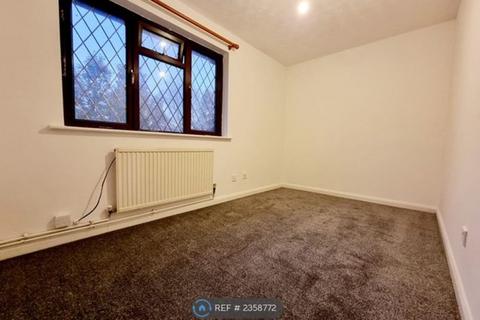 2 bedroom terraced house to rent, Goldfinch Road, London