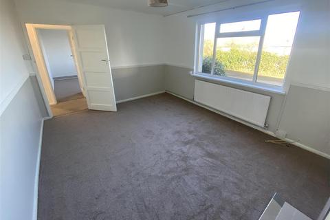 2 bedroom flat to rent, Chywoone Avenue, Newlyn TR18