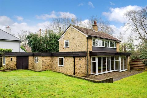 3 bedroom detached house to rent, The Chase, Kingswood, Tadworth