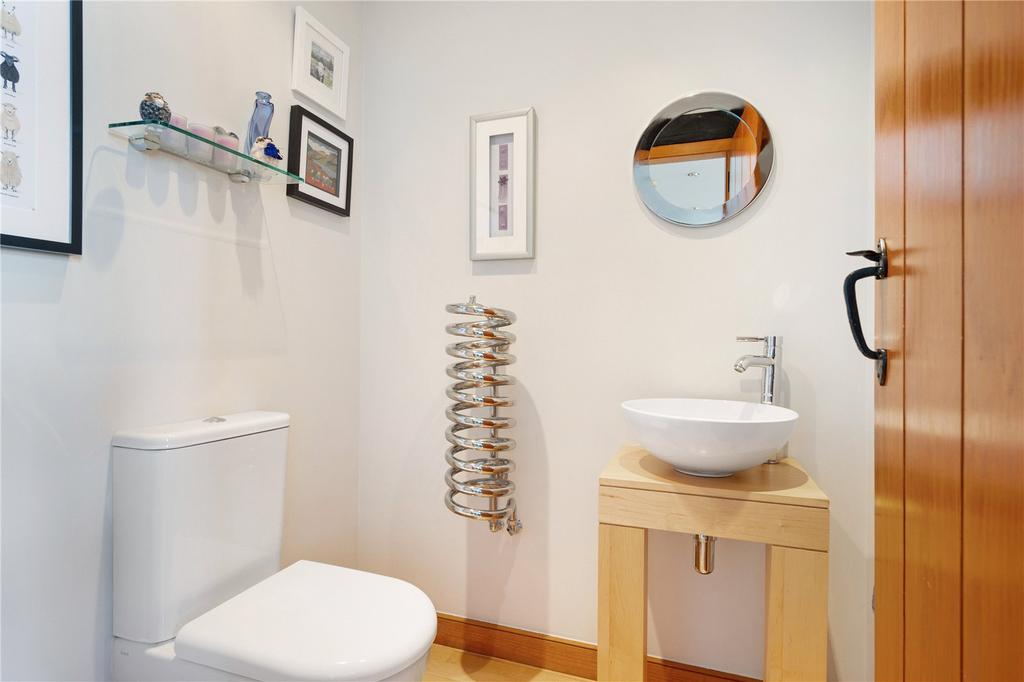 2pc Cloakroom