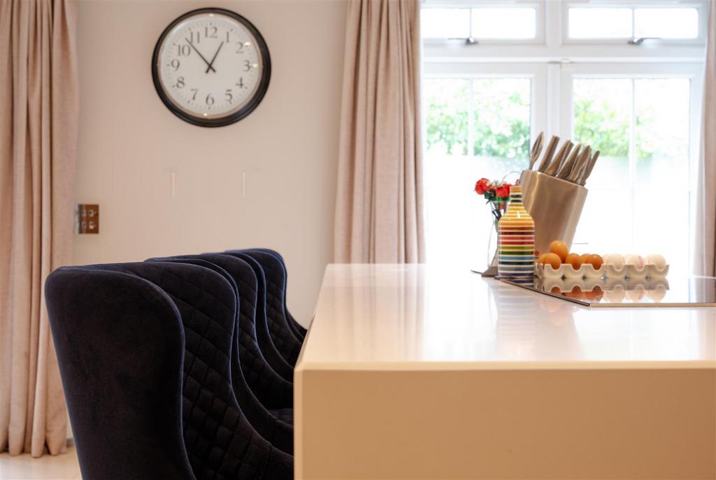 HIGH OAKS CLOSE, 6 LIFESTYLES-15.jpg