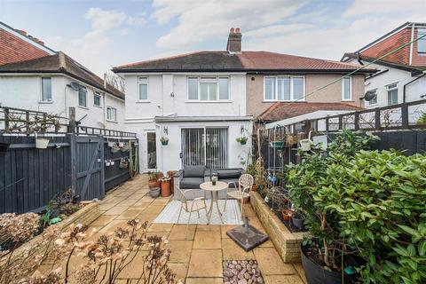 7 Romany Gardens, Sutton, SM3 9NX