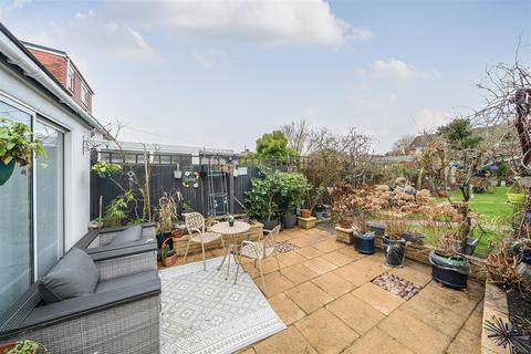 7 Romany Gardens, Sutton, SM3 9NX