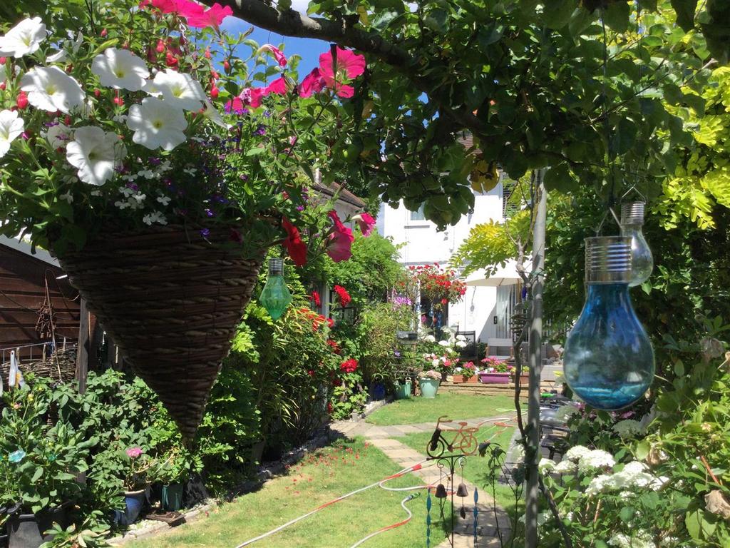 Flowers view to house 1.jpg