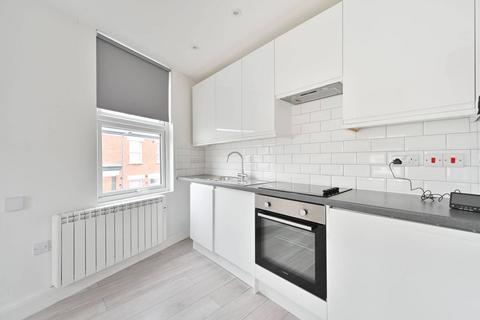 Studio to rent, Chapter Road, Willesden, London, NW2