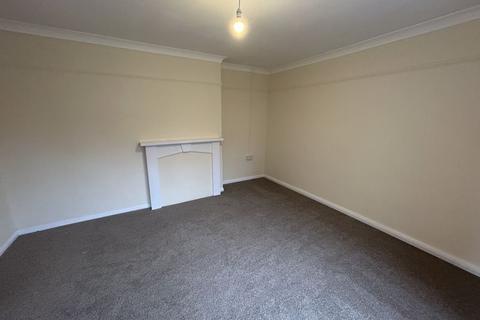 4 bedroom semi-detached house to rent, Lon Owain, Cardiff. CF5 5RA.