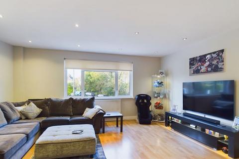 2 bedroom apartment for sale, Walton on the Hill