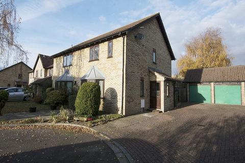 3 bedroom terraced house to rent, Stonebanks, Walton-On-Thames