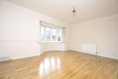 3 bedroom terraced house to rent, Stonebanks, Walton-On-Thames