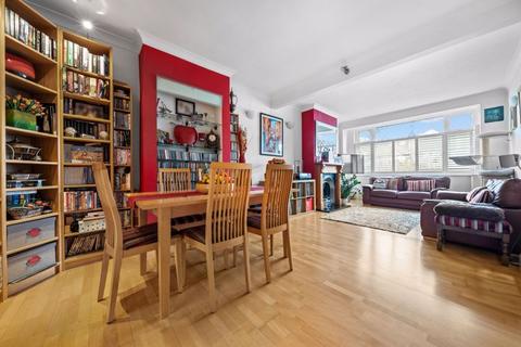 4 bedroom end of terrace house for sale, Stoneleigh Avenue, Worcester Park