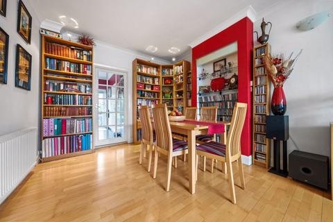 72 Stoneleigh Avenue, Worcester Park, KT4 8XY