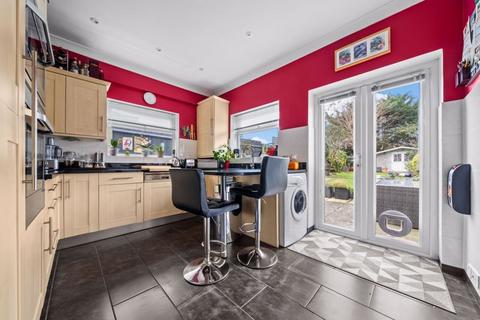 72 Stoneleigh Avenue, Worcester Park, KT4 8XY