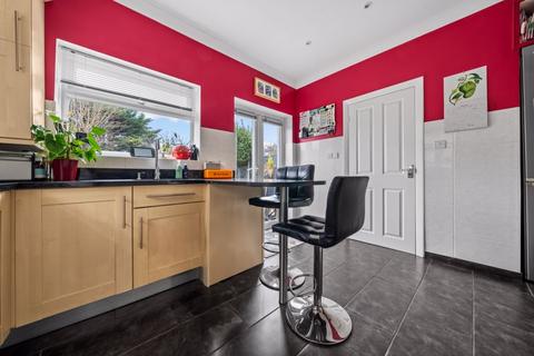 72 Stoneleigh Avenue, Worcester Park, KT4 8XY