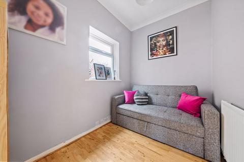 72 Stoneleigh Avenue, Worcester Park, KT4 8XY