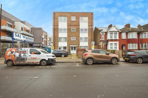 3 bedroom flat to rent, Shelbourne Road, Tottenham, London, N17