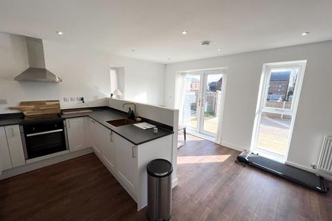 4 bedroom detached house to rent, Roan Close, Salford