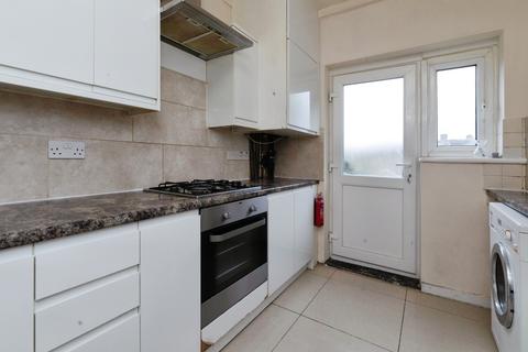 3 bedroom flat to rent, Thorpe Crescent, Walthamstow, London, E17