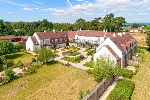 3 bedroom terraced house to rent, St. Leonards Street, West Malling, ME19