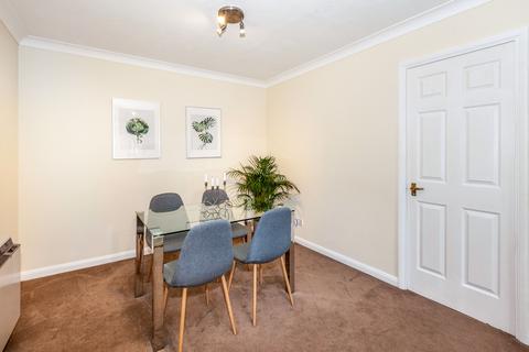 2 bedroom apartment to rent, Byron Court