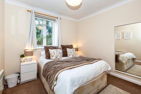 2 bedroom flat to rent, Byron Court, Windsor, SL4