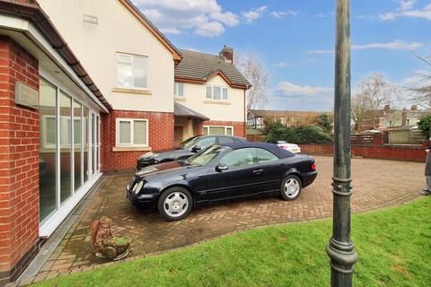 5 bedroom detached house for sale, Ash Grove, Manchester M25