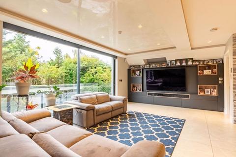 5 bedroom detached house for sale, Nimrod Close, St Albans