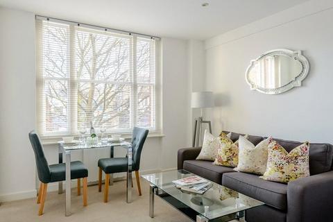 Studio to rent, Hill Street, Mayfair