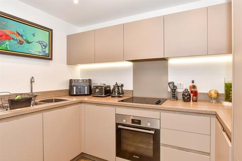 2 bedroom ground floor flat for sale, Salomons Grove, Southborough, Tunbridge Wells, Kent