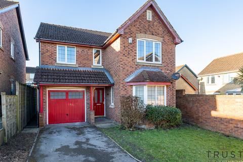 4 bedroom detached house to rent, Brow Wood Road, Birstall, Batley