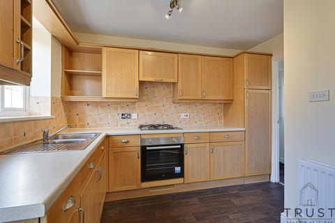 4 bedroom detached house to rent, Brow Wood Road, Birstall, Batley