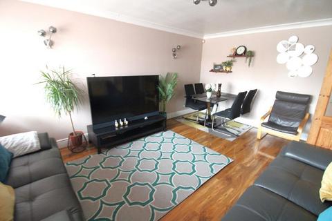 2 bedroom flat for sale, Harlington UB3