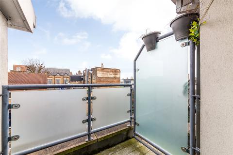 21 Paddock Gardens, London, SE19 3SB