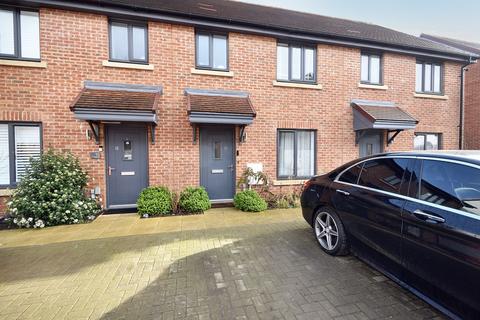 3 bedroom terraced house to rent, Bridle Way, Barming, ME16