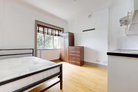 Studio to rent, Finchley Road