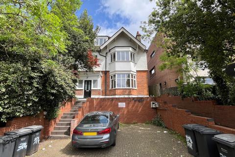 Studio to rent, Finchley Road