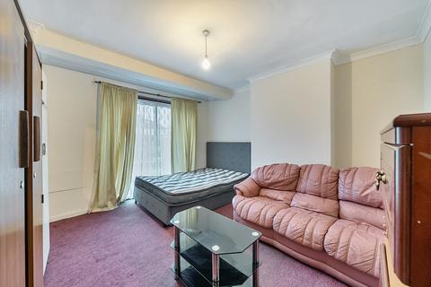 3 bedroom terraced house for sale, Brockenhurst Way, London SW16