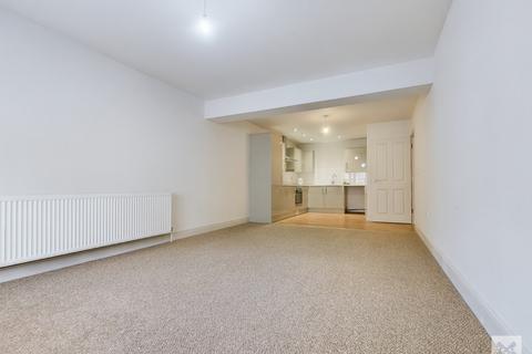 2 bedroom penthouse to rent, Queen Street, Kent CT11