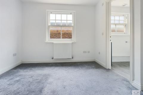 1 bedroom apartment to rent, High Street, Kent CT10