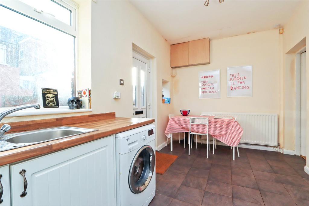 Kitchen Diner Pic 2