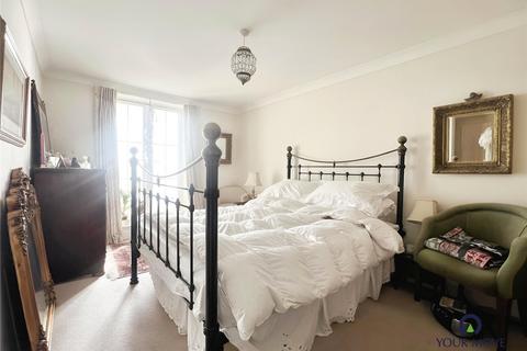 2 bedroom flat for sale, The Esplanade, West Sussex PO21